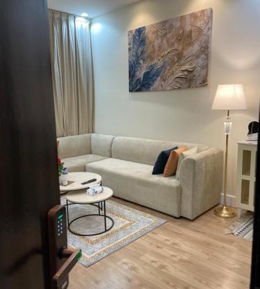 استديو بتصميم هادئ ودخول ذاتي