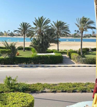 شاليه للايجار في مارينا اول صف على البحيرة كود 11