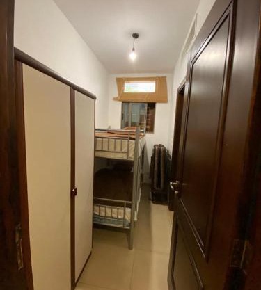 شقة مطلة على بركة سباحه