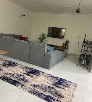 شقة مفروشه ومريحة وقريبه من المناطق السياحية عوائل فقط