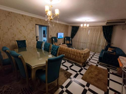 شقة مكرم عبيد للعائلات فقط 21 families only