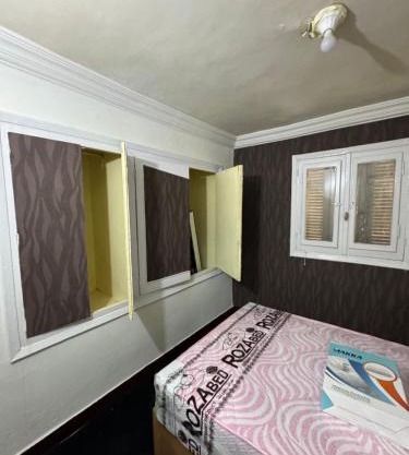 شقه صغيره فندقيه في موقع مميز جديده وفرش وموبيليا جديده