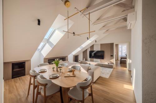 ᴄᴏʜᴏsᴛ I 2BD Penthouse Luxury-Designer Apt, CityCenter