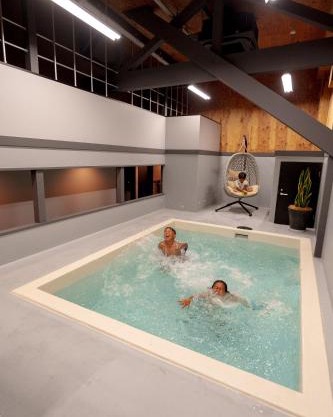 雨でも思いっきり楽しめる室内温水プールと室内BBQ-Casa CarpeDiem-