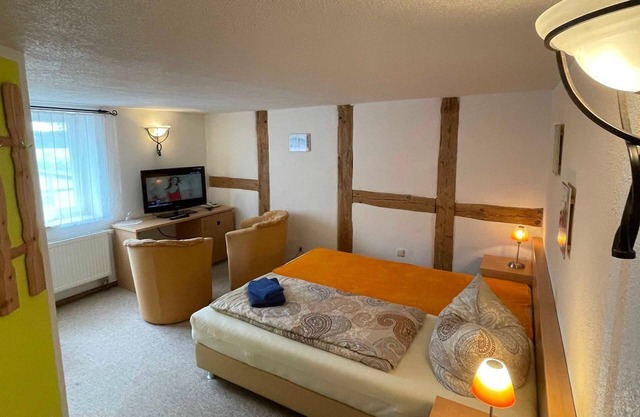 01 double room with lake view - Insel-Hotel Dobbertin
