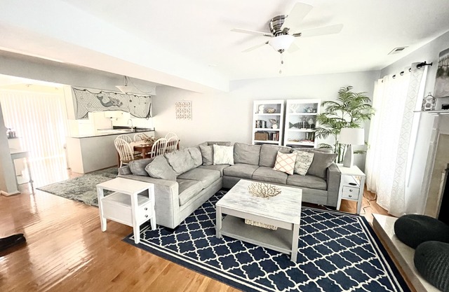 1-1/2 Blks from Beach/Great Location/Luxury Condo/Private Garage NEPTUNE'S NOOK