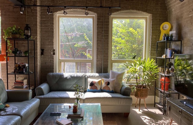 1+1 heritage loft in trendy dt Toronto