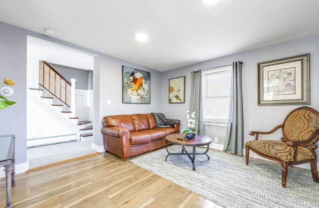 1/2 Mi to Dtwn & Harbor Park: Home w/Large Yard!
