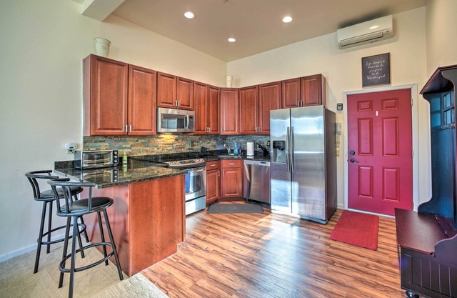 1/2 Mi to Windham Mtn: Main Street Condo