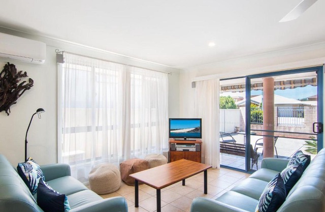 1 54 Parkes Street