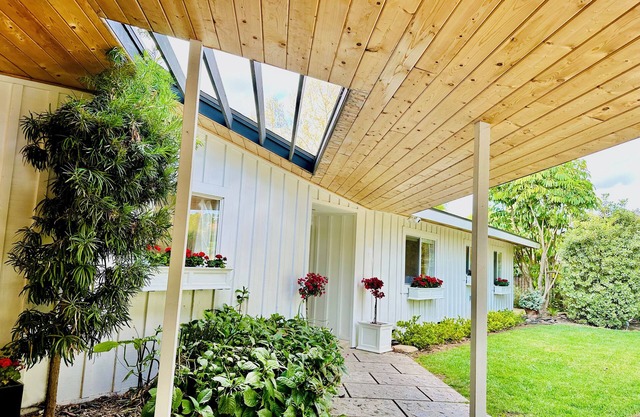 1-Acre Gated Home AND Guesthouse. Heated Pool & Spa. Victoria Avenue Retreat.