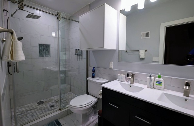 1 Bd/1.5 Ba Chic, Renovated Townhome in Charming