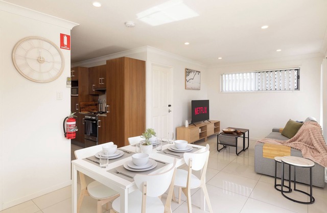 1 Bdr Apt! Garage! Clean! GST Credits! 316D1