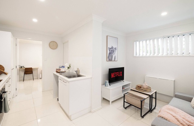 1 Bdr Apt! GST Credits! Kitchen! Parking! 231AF1