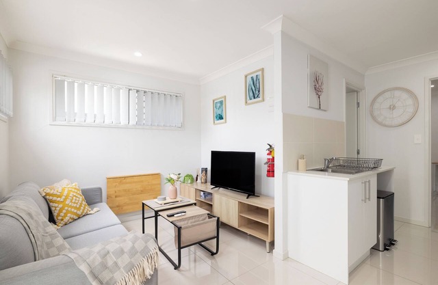1 Bdr Apt! GST Credits! Kitchen! Parking! 214F1
