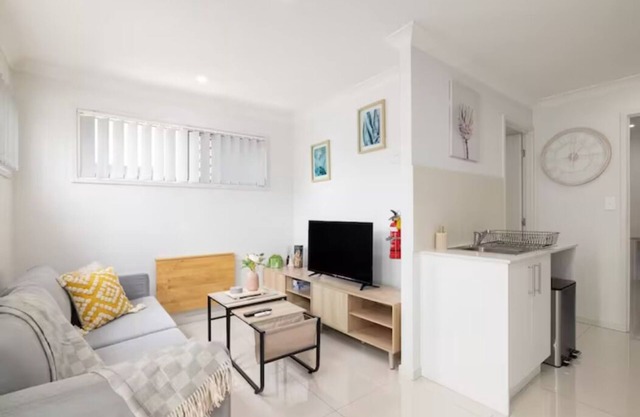1 Bdr Apt! GST Credits! Kitchen! Parking! 135AF1