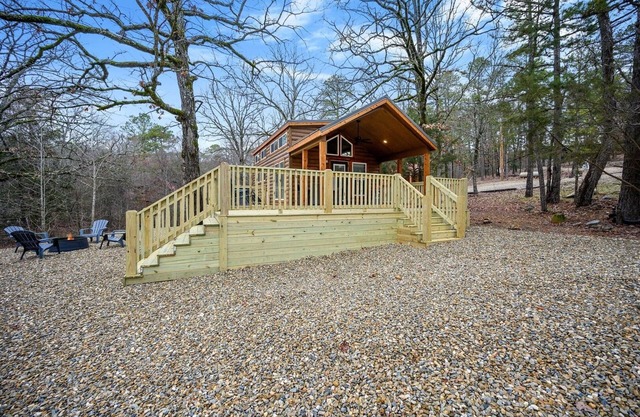 1 bdr + loft brand new tiny home w/hot tub by a seasonal creek