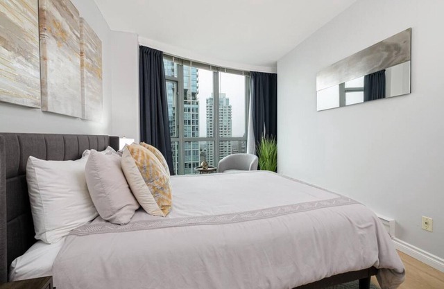 1 Bdrm With View of Ocean Very Centrally Located