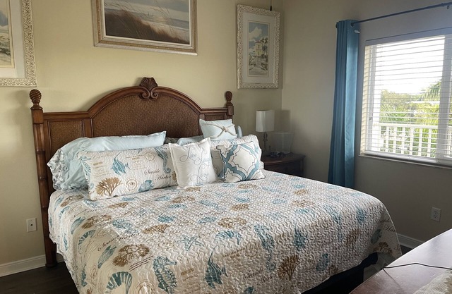 1 bed 1 bath condo unit with Boca Ciega Bay water front view.