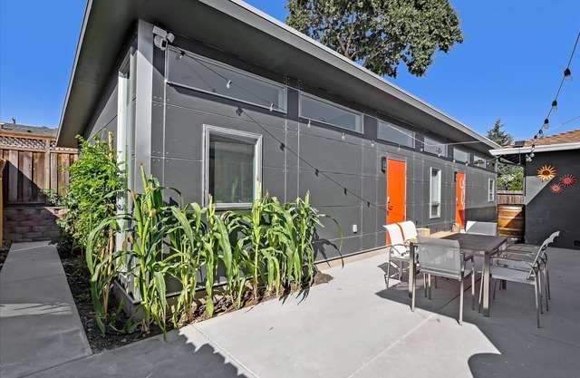 1 bed 1 bath king bed private unit kitchenette