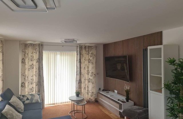 1-Bed Apartment - Sleeps 3 - Parking - Wifi