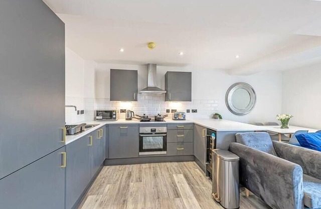 1 Bed Apt near Winkley Square