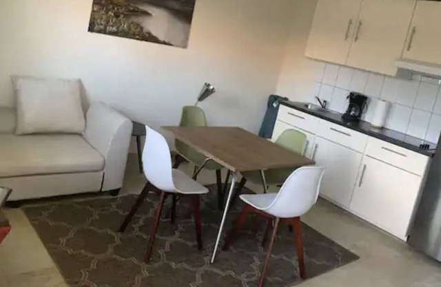 1 Bed Apt with pool and bbq , 5 min from beach