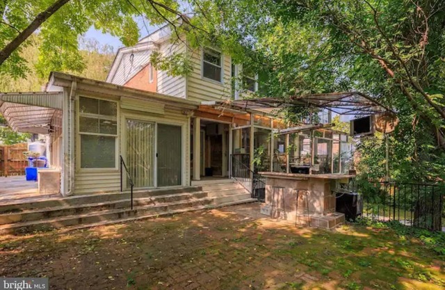 1 bed/bath apartmt walk to metro