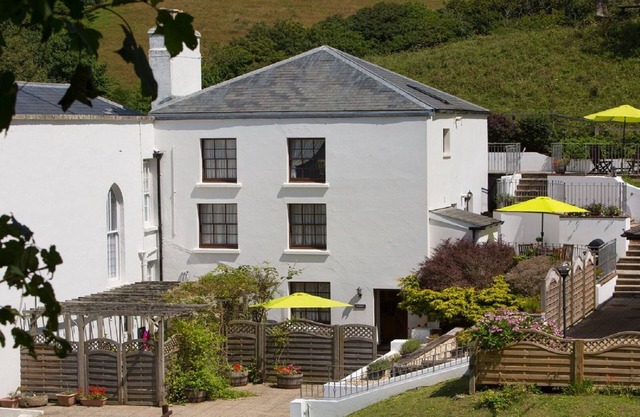 1 Bed Heritage Apartment Within Beachside Grade 2 Listed Country House