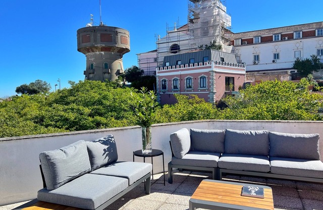 1 Bed Penthouse with Magnificent 360 Lisbon Views