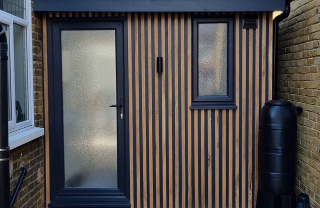 1 bed self-contained annex, with off-road parking.