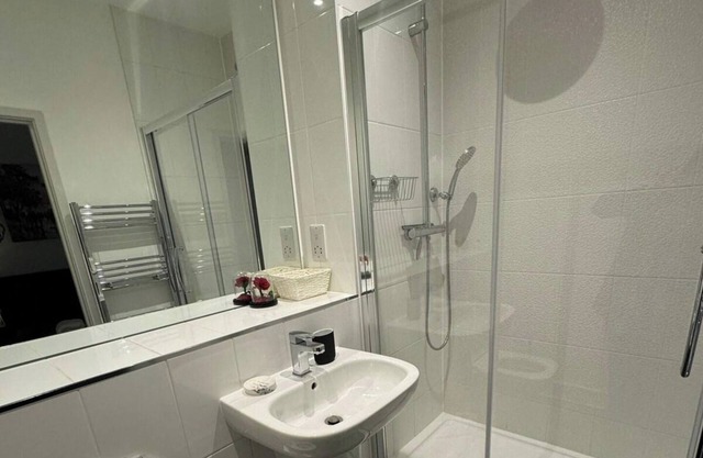 1 bed-Sleeps 4-Town Centre-10 min to Ascot- Pets