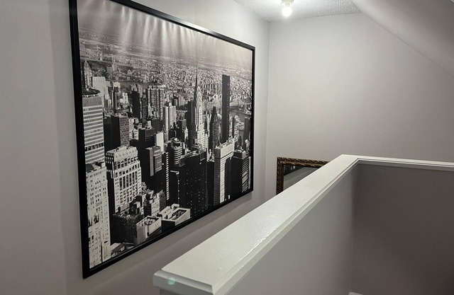 1 Bedroom 1 bathroom apartment with kitchen, laundry room and living room