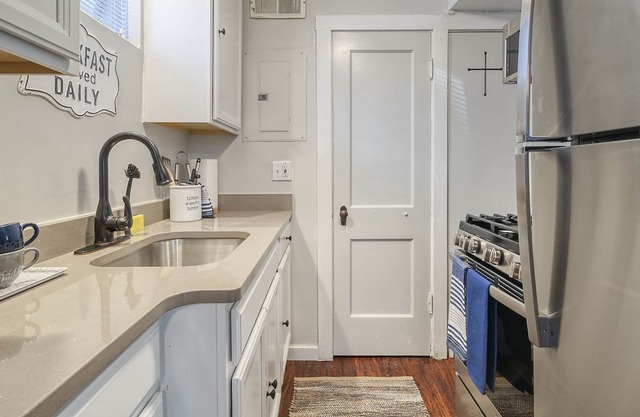 1 bedroom, 1 bath basement unit in beautiful downtown Chelsea