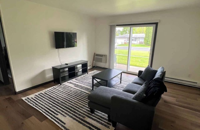 1 Bedroom - 1220 Canterbury Ct