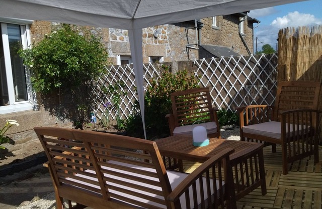 1 Bedroom (2 persons) in a quiet area. Breakfast included