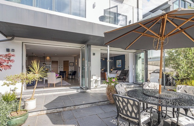 1 bedroom accommodation in 3 Coombe Close