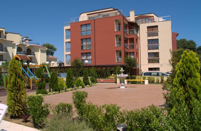 1-bedroom apartment with sea and pool view near the beach in the aparthotel