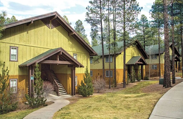 1 Bedroom Condo w/Kitchen, Sleeps 4, at Pinetop Resort, in White Mountains!