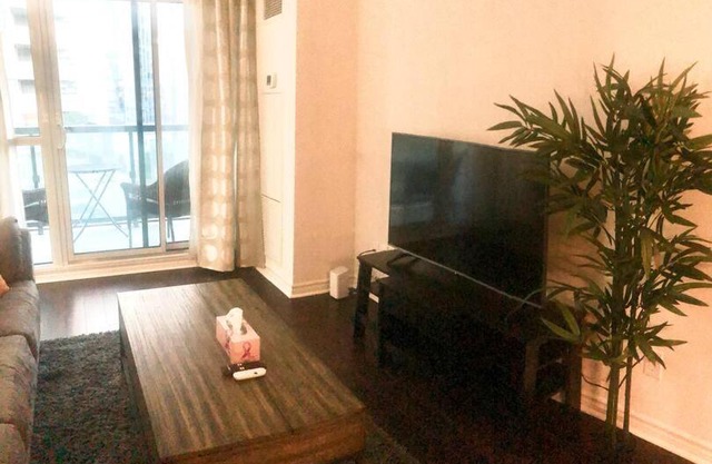 1 bedroom condo beside CN Tower & Rogers Centre