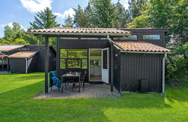 1 bedroom nice home in Hampen