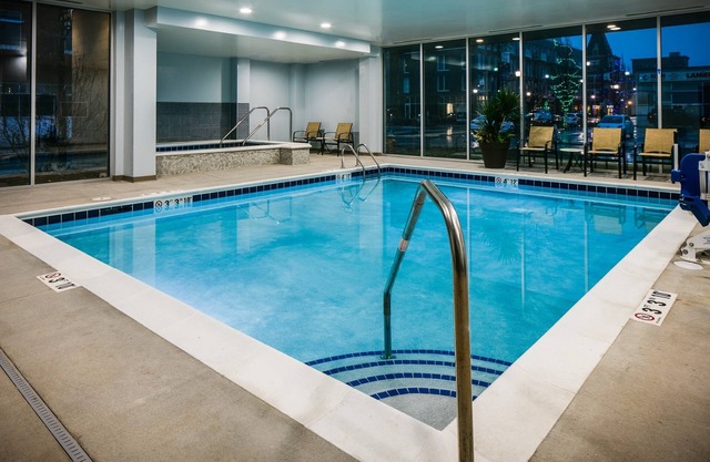 1 Bedroom | Roll-in Shower, Indoor Pool + Hot Tub