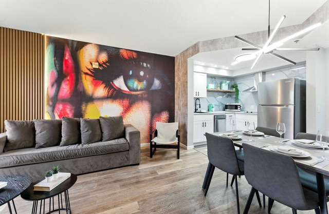 1 BR/1 Bath, sleeps 6, Close to Universal Parks!
