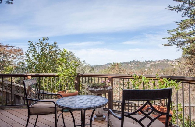 1-BR Hill-Top Retreat Entire Flat Nr UC Berkeley in Premium Woodsy Area