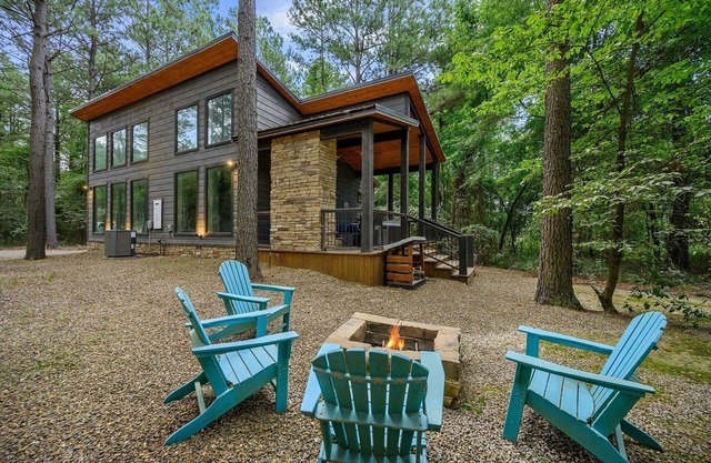 1 BR in Heart of Hochatown - Pet Friendly W/Firewood Provided & EV Outlet