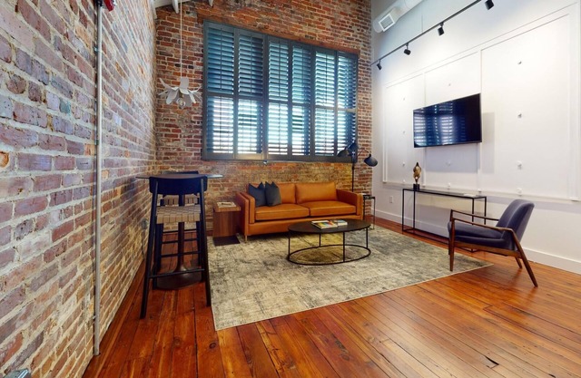 1 BR suite in heart of River District. Great walkable, secure location!