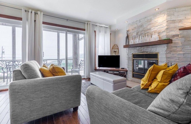 14B Condo: Lower Floors, Terrace & BBQ