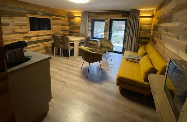 (1) Chalet des Cèpes, Jacuzzi (private) & Swimming pool