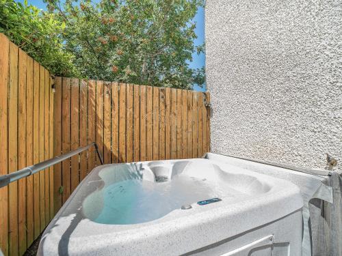 1 Ladyknowe - Uk39970