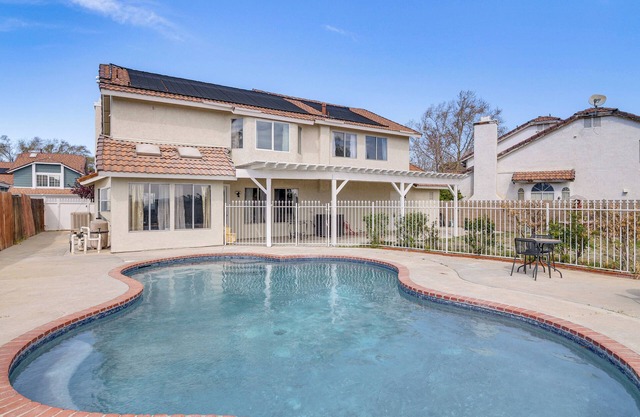 < 1 Mi to Antelope Valley Mall: Spacious Retreat!